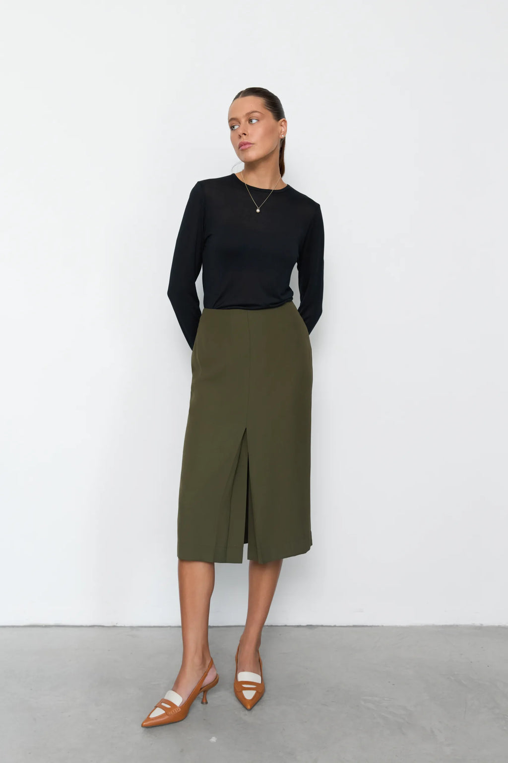 Kick pleat skirt