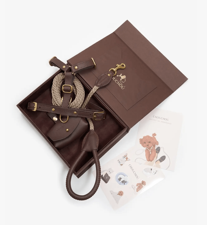 Комплект аксесуарів CHOUCHOU для собак (шлея+повідець+диспенсер) шоколадний