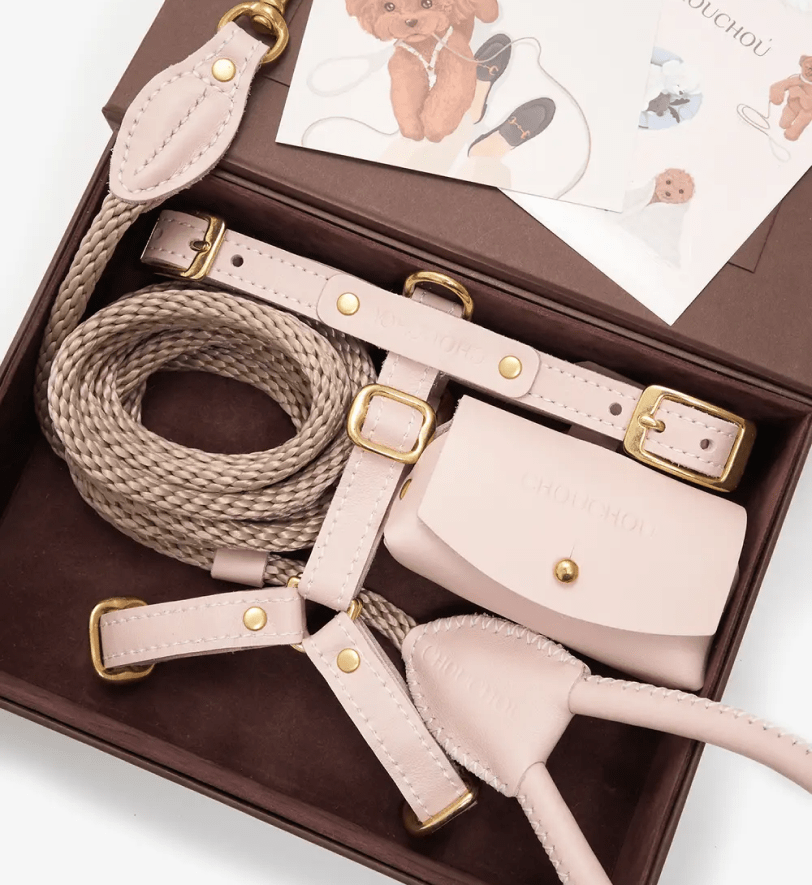 Комплект аксесуарів CHOUCHOU для собак (шлея+повідець+диспенсер) блідо-рожевий