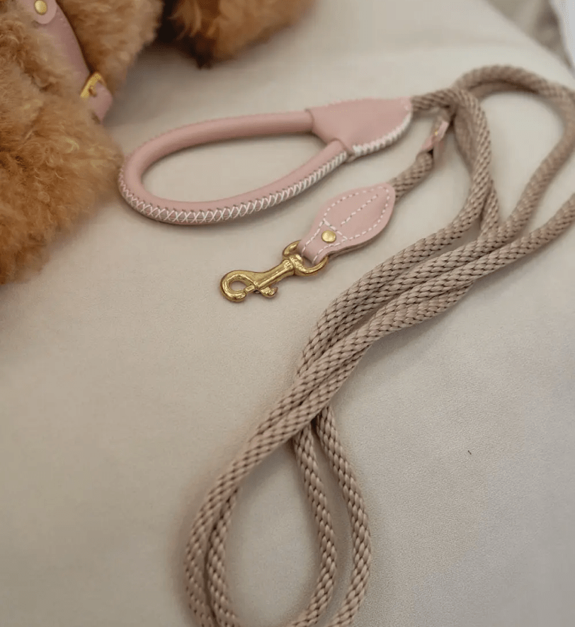 Комплект аксесуарів CHOUCHOU для собак (шлея+повідець+диспенсер) блідо-рожевий