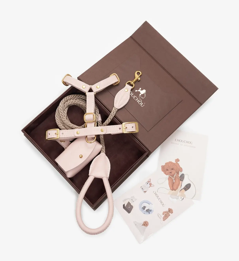 Комплект аксесуарів CHOUCHOU для собак (шлея+повідець+диспенсер) блідо-рожевий