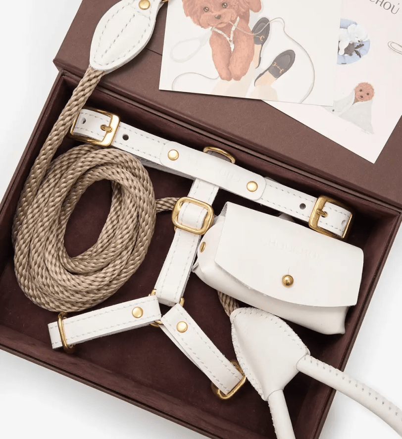 Комплект аксесуарів CHOUCHOU для собак (шлея+повідець+диспенсер) молочний