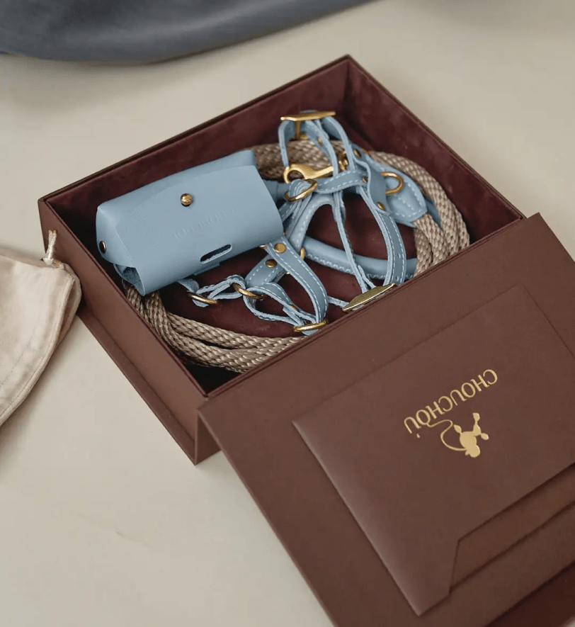 Комплект аксесуарів CHOUCHOU для собак (шлея+повідець+диспенсер) ніжно-блакитний