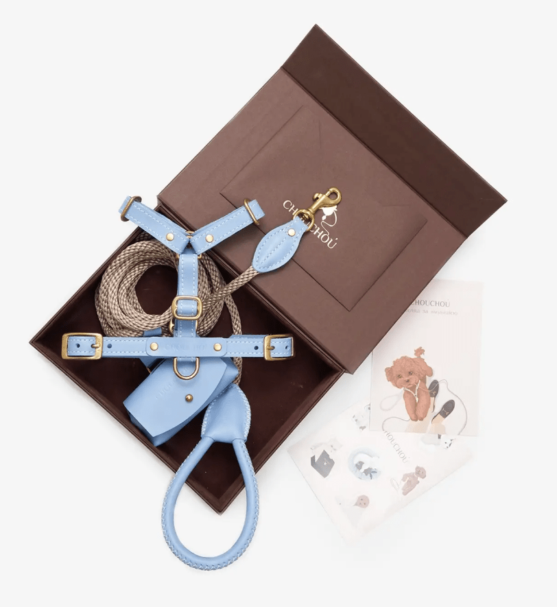 Комплект аксесуарів CHOUCHOU для собак (шлея+повідець+диспенсер) ніжно-блакитний
