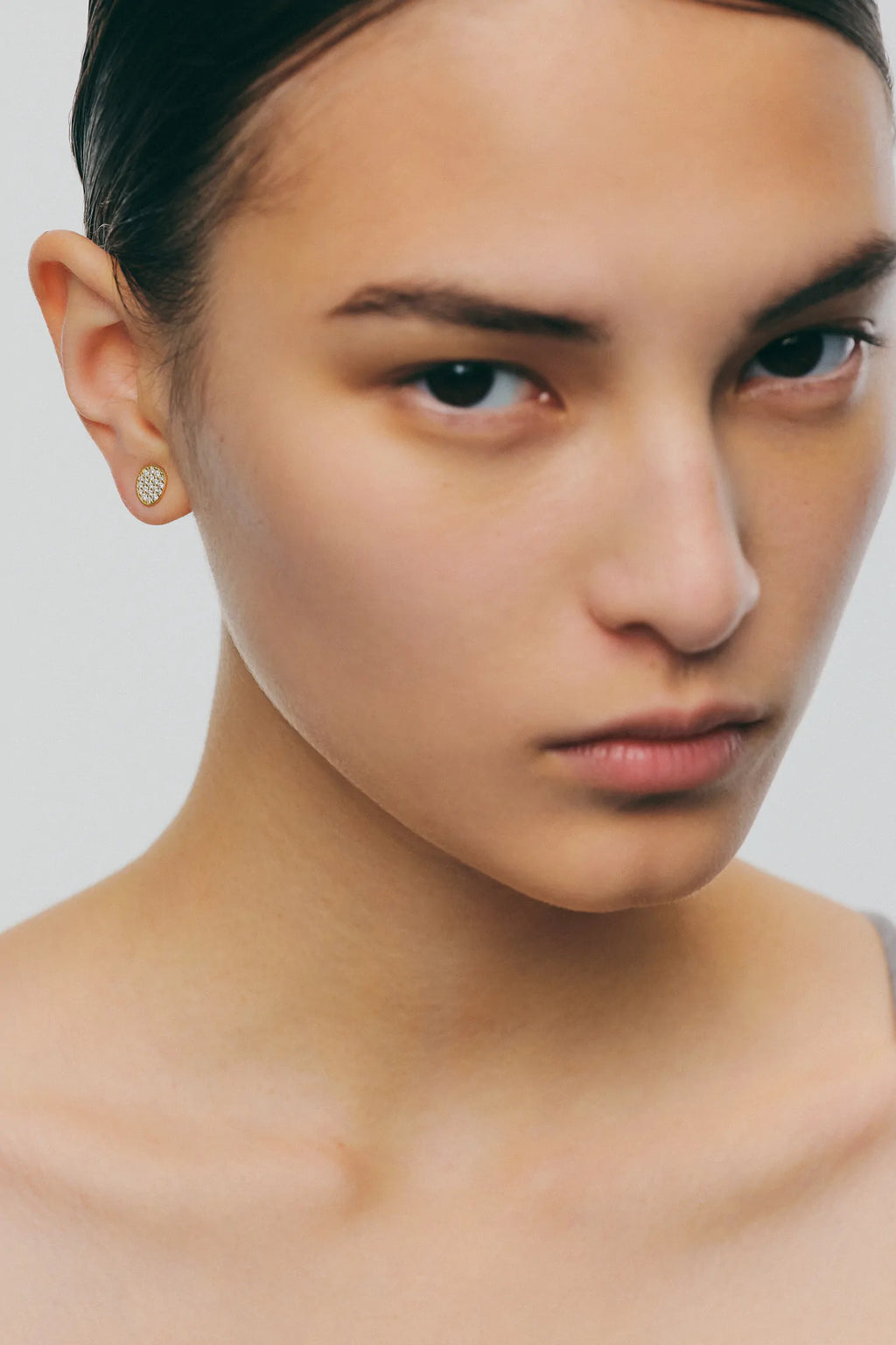 Medium club earrings with diamonds
