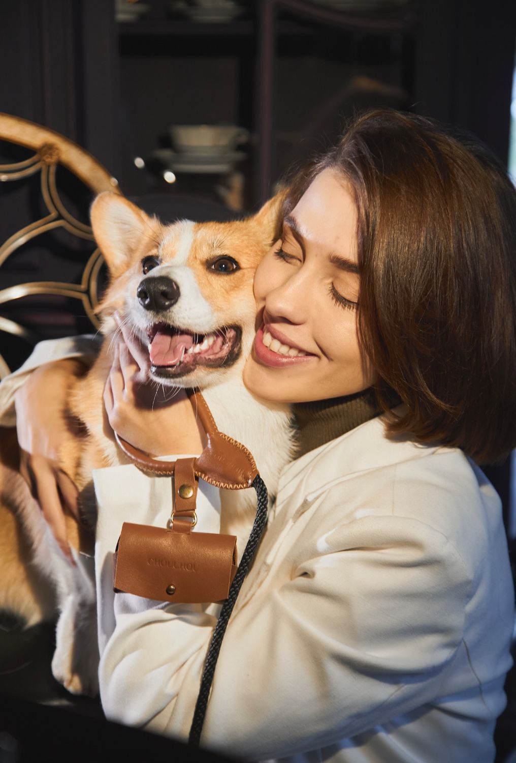 Leather dog dispenser bag "Classy" 