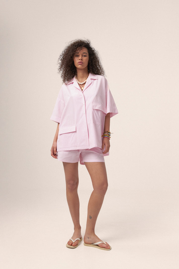 Рожева сорочка у смужку