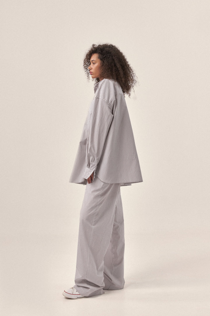 Блакитна сорочка у смужку