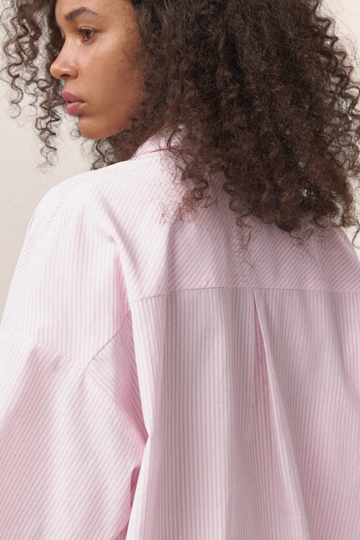 Рожева сорочка у смужку