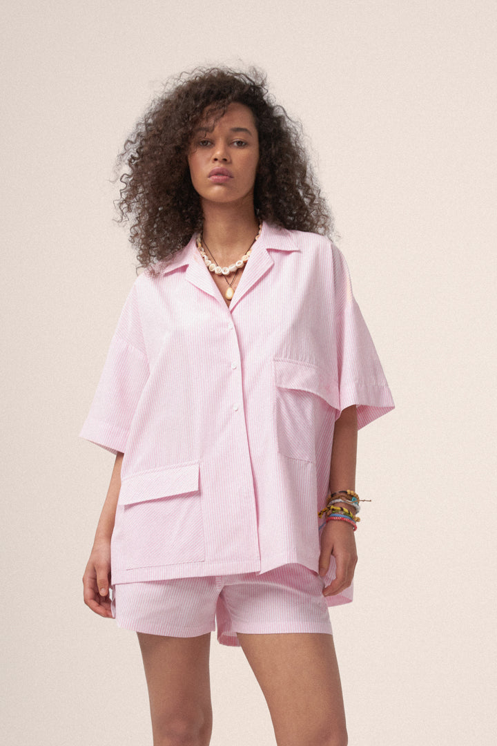 Рожева сорочка у смужку