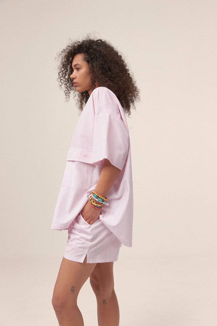 Рожеві шорти у смужку