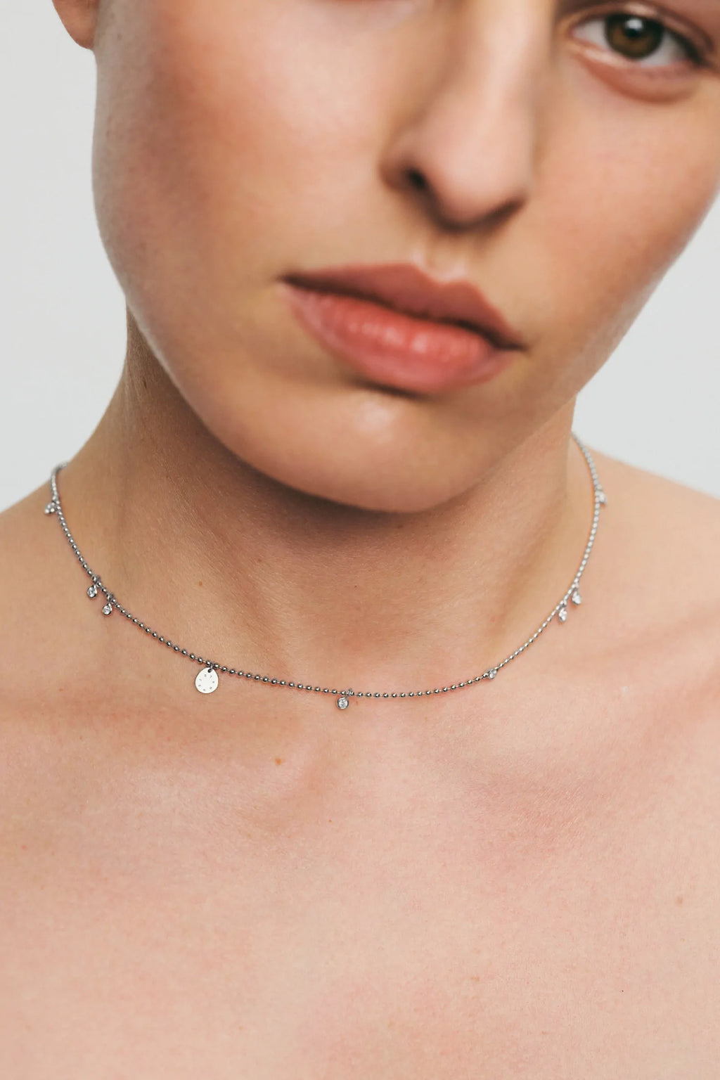 Diamond and club necklace, white gold