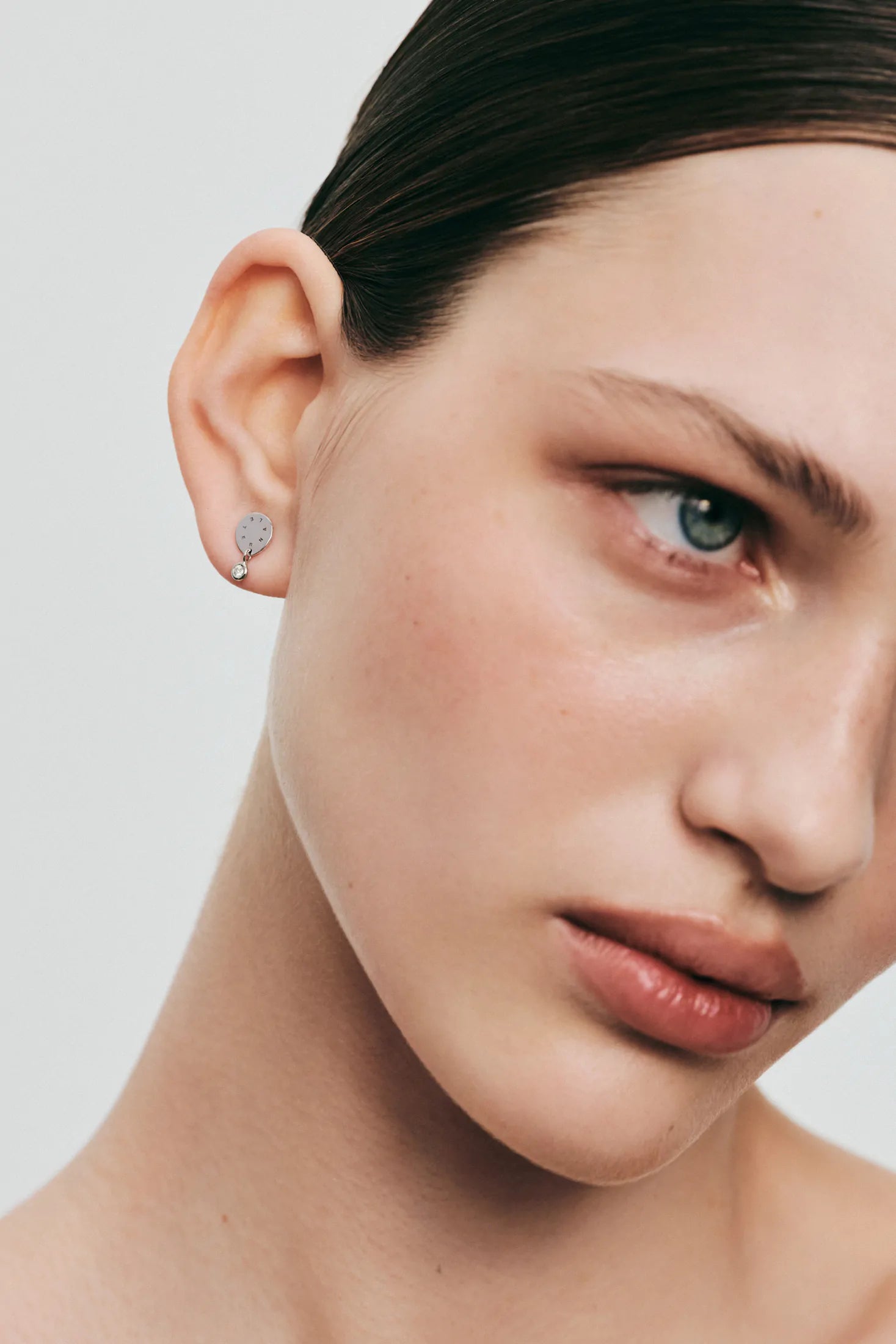 Club earrings, 8 mm, with diamond on the club, white gold