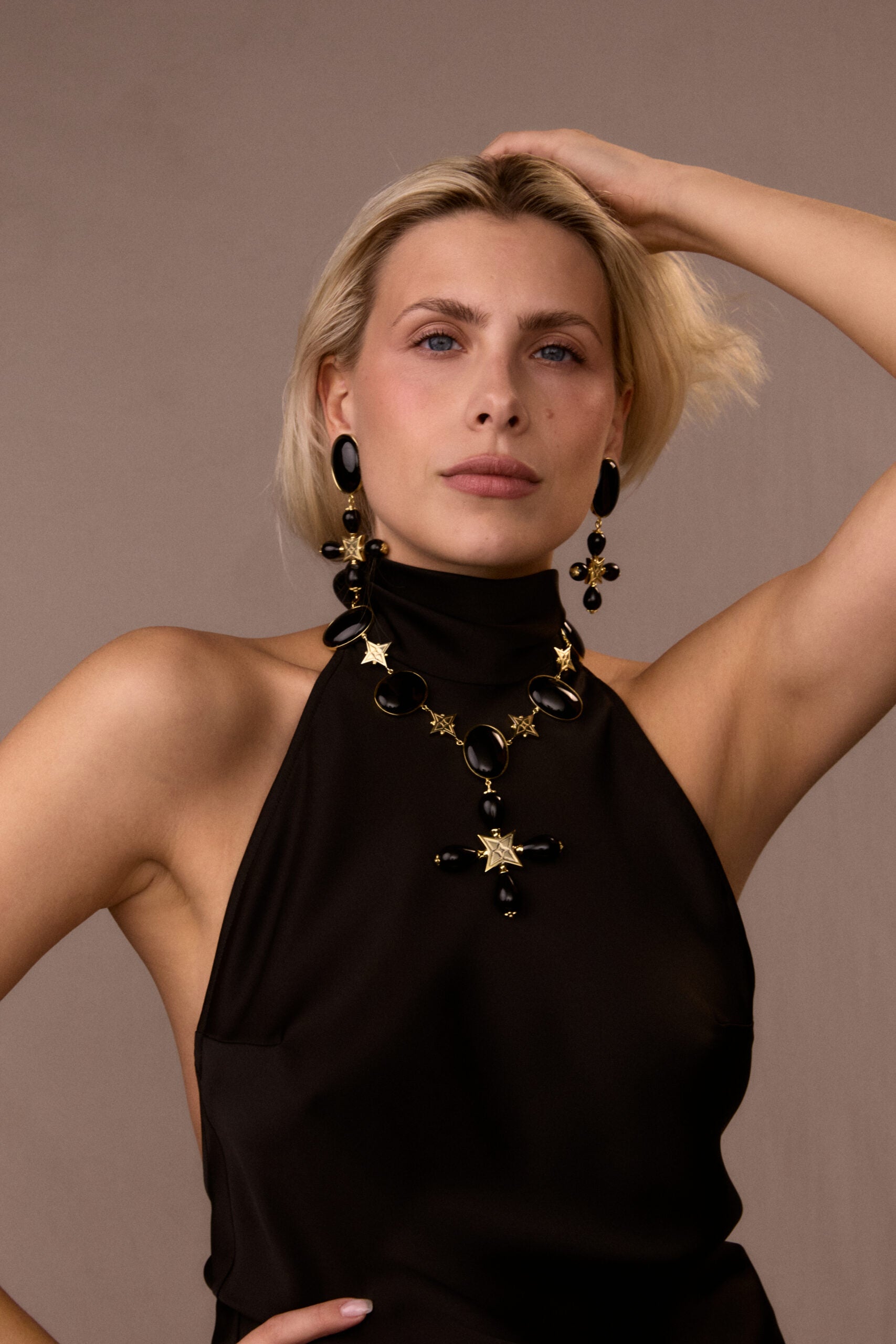 “DESERT ROSE” CLIP EARRINGS BLACK WITH GOLDEN