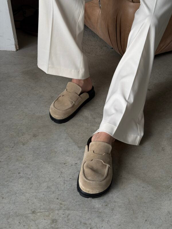 Saddle Clogs
