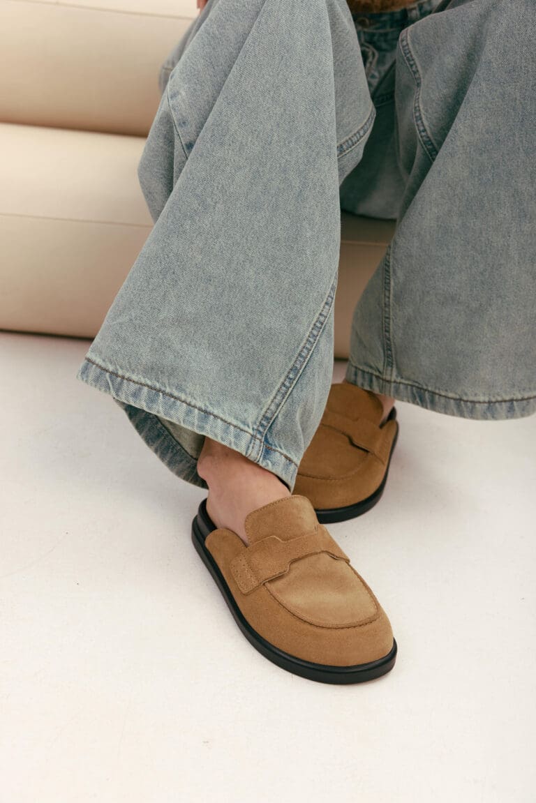 Saddle Clogs