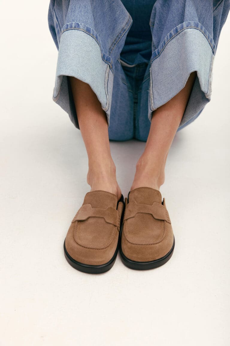 Saddle Clogs