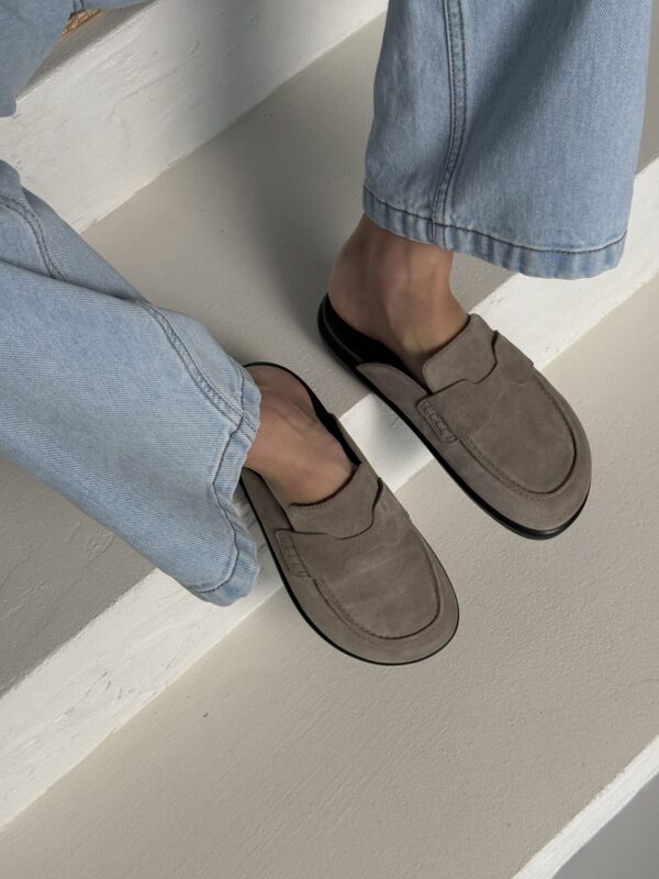 Saddle Clogs