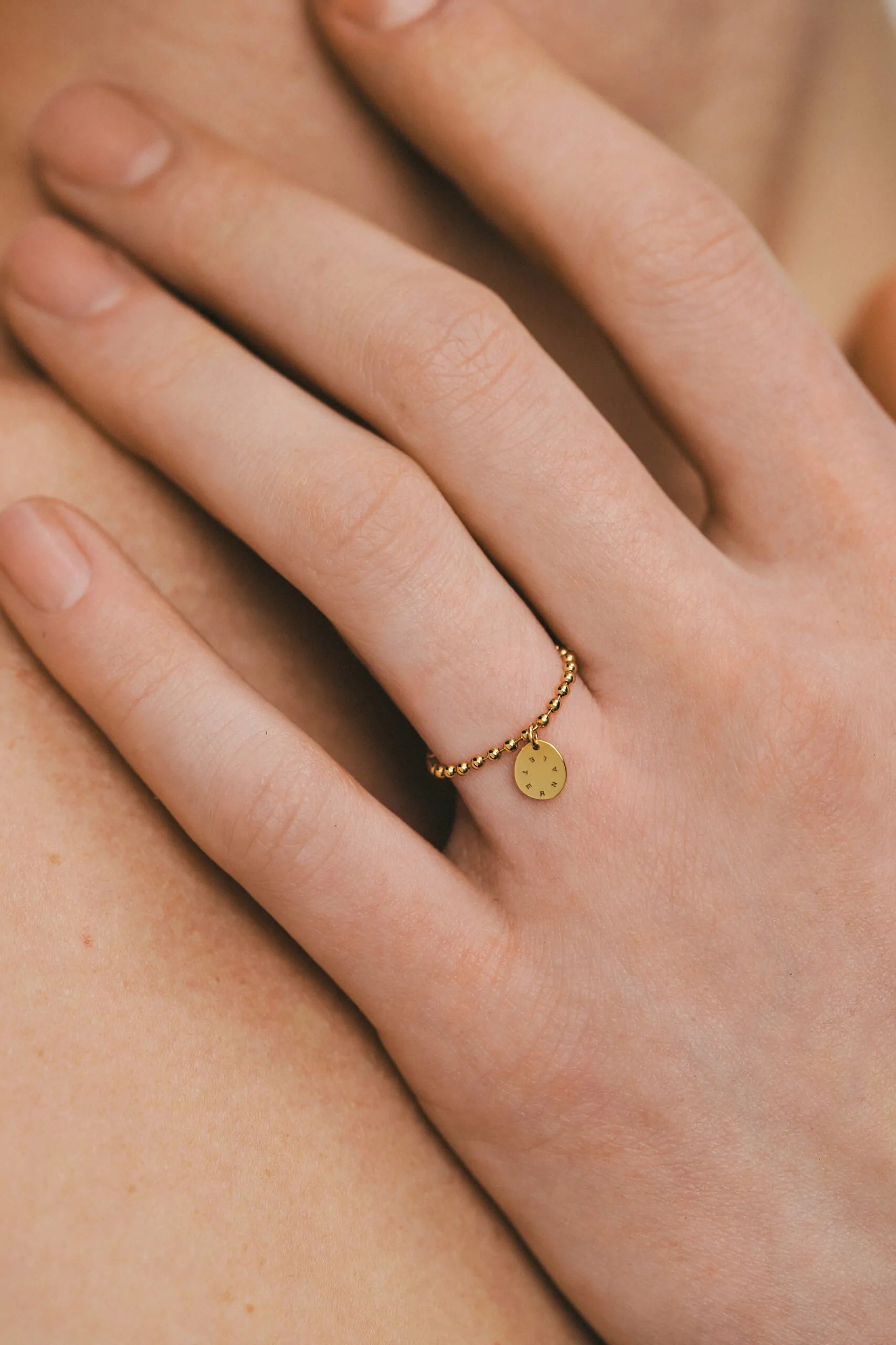 Club ring, yellow gold
