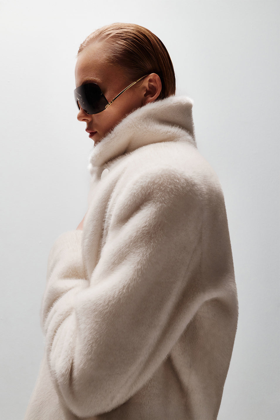 БЛЕЙЗЕР З ХУТРА МОЛОЧНИЙ