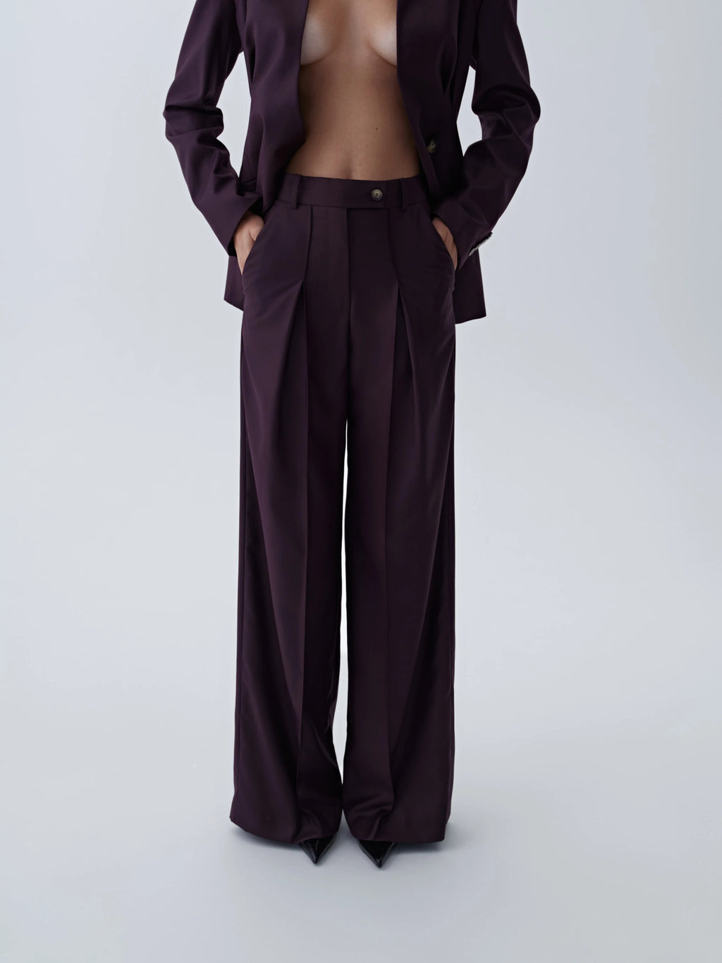LILI MAGER Loose cut pants with black pleats
