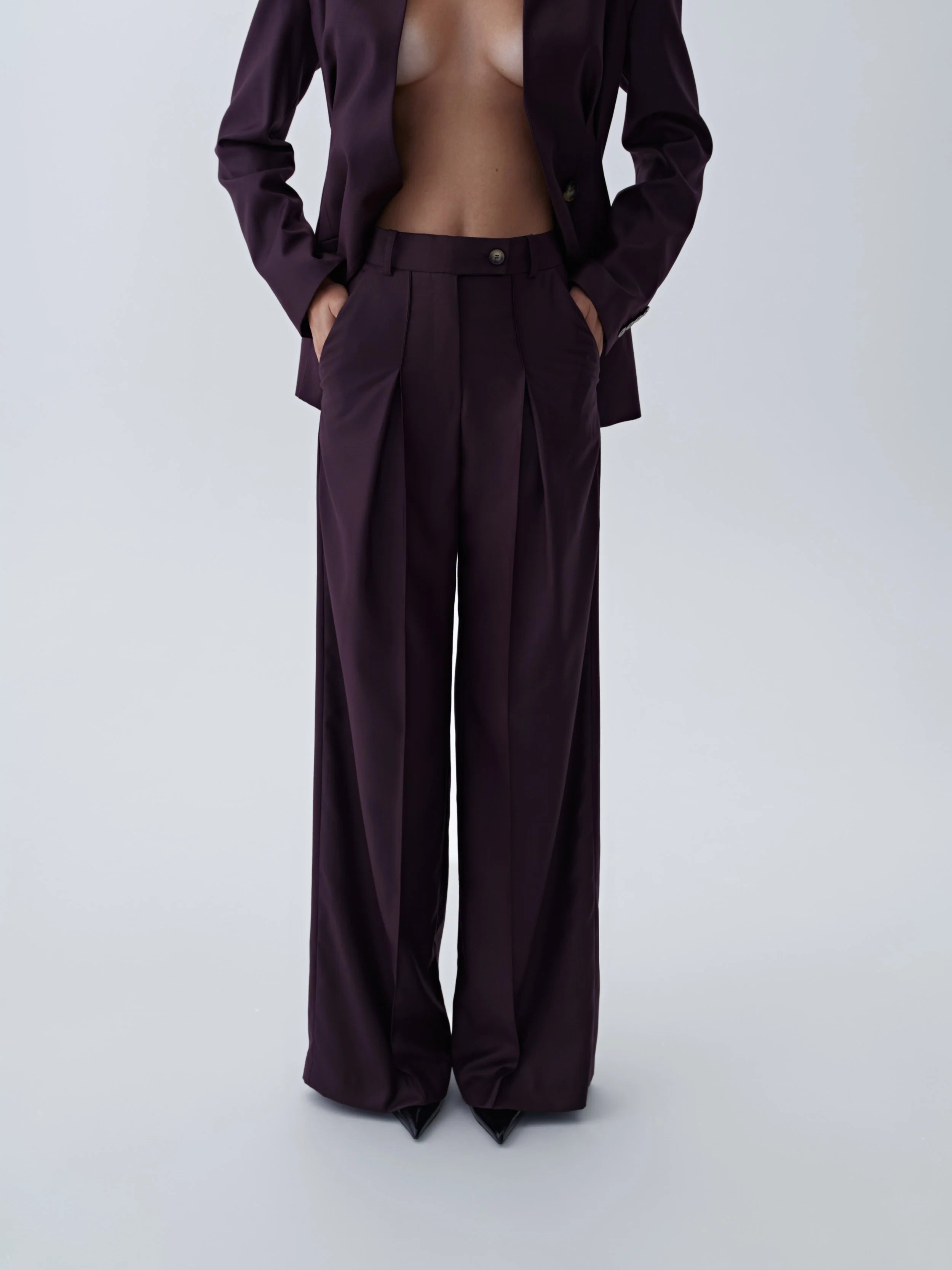 LILI MAGER Loose cut pants with black pleats