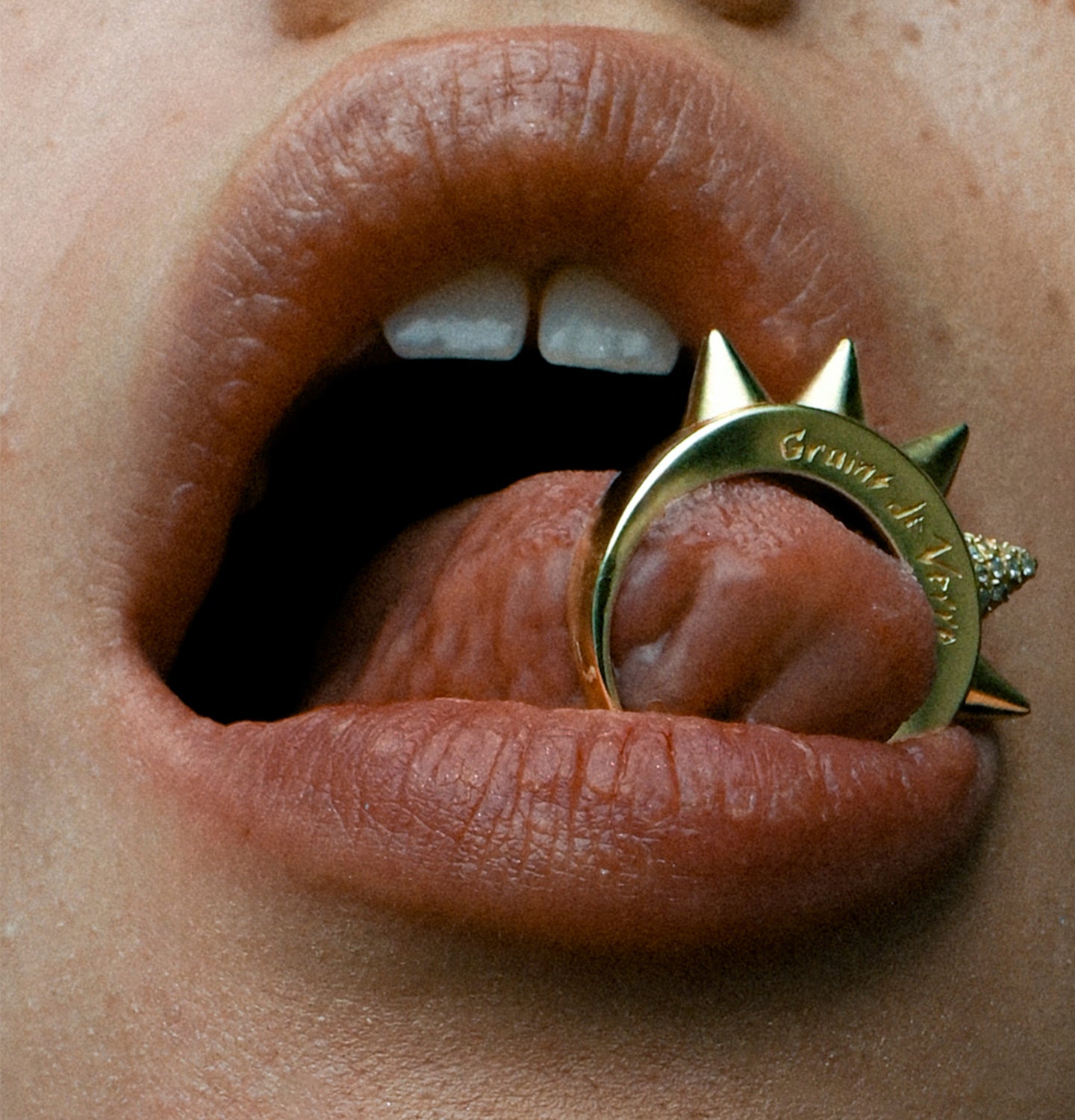 “THE THORN” RING GOLDEN