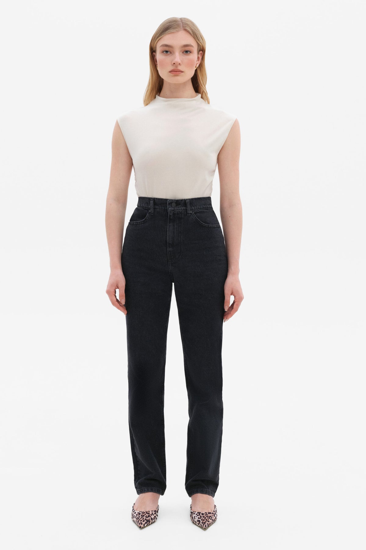 Black Straight Jeans - фото 1