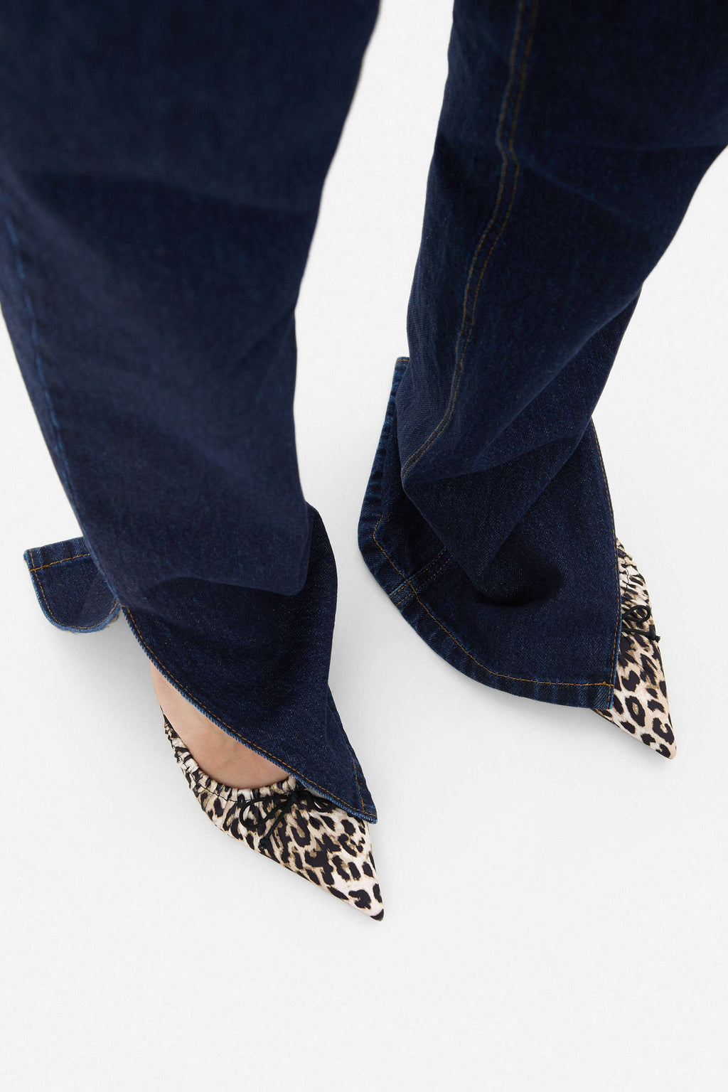 Indigo Jeans With Cuts - фото 5