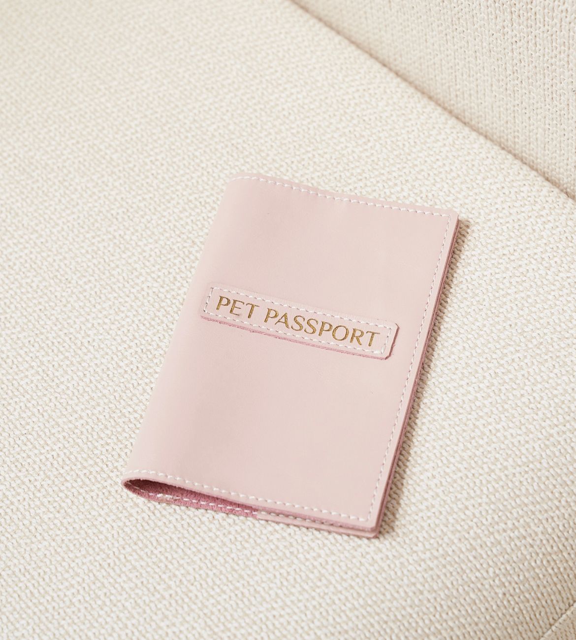 CHOUCHOU leather passport cover for dog red