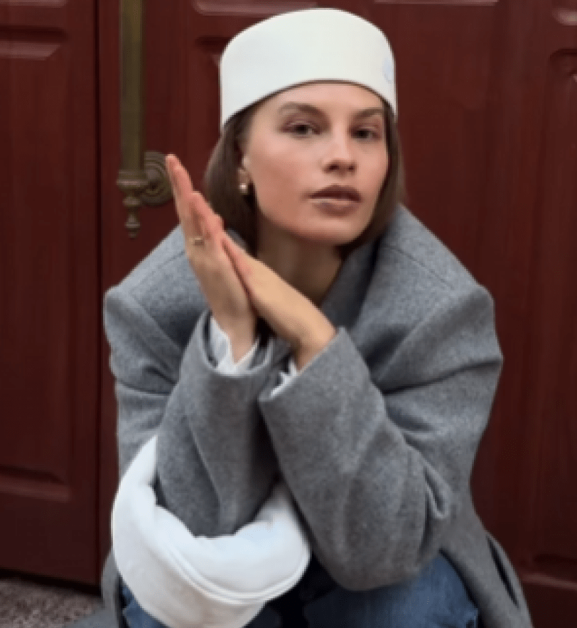 Капелюх-таблетка HOOPS white