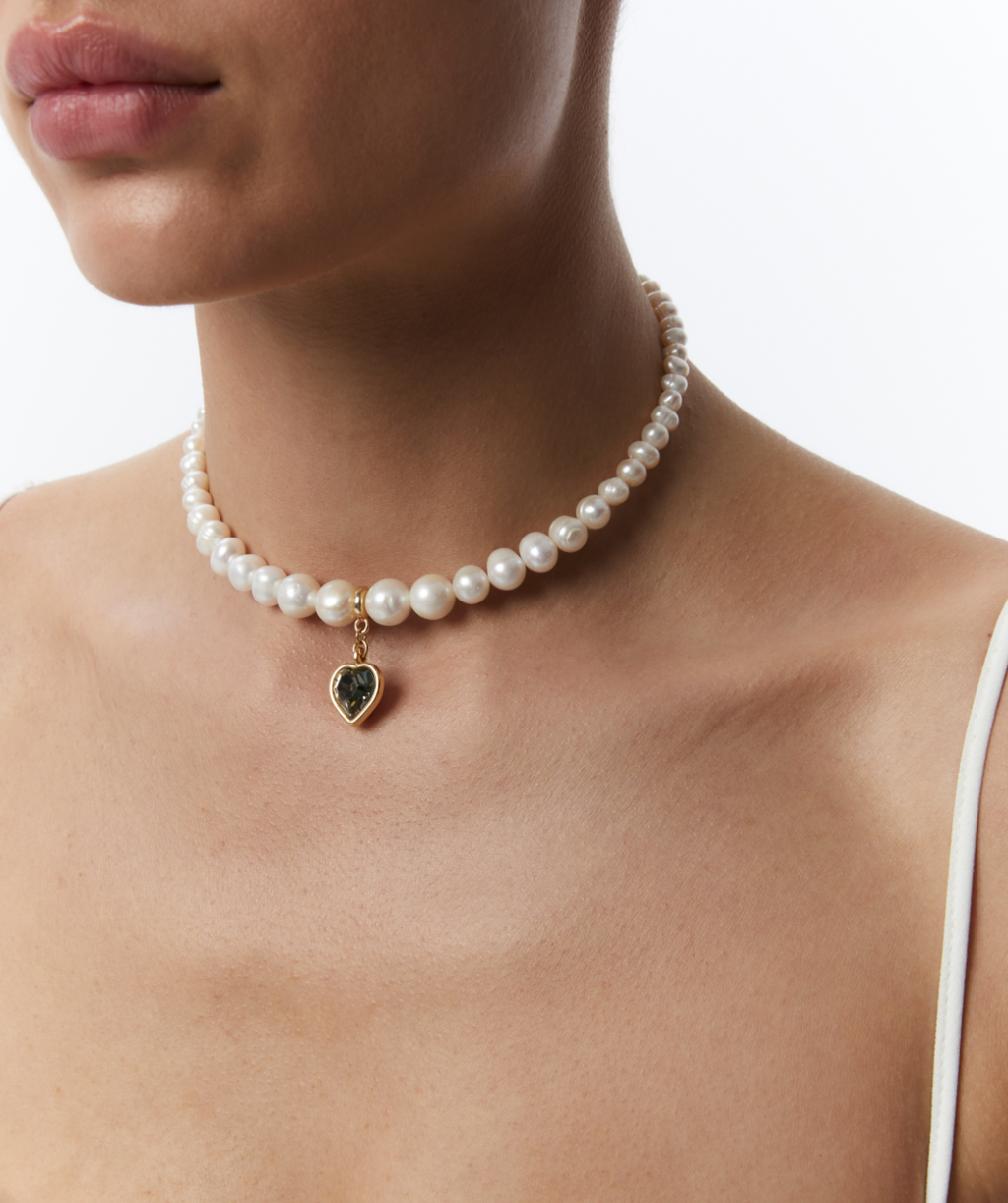 PEARLS CHOKER WITH HEART - фото 44