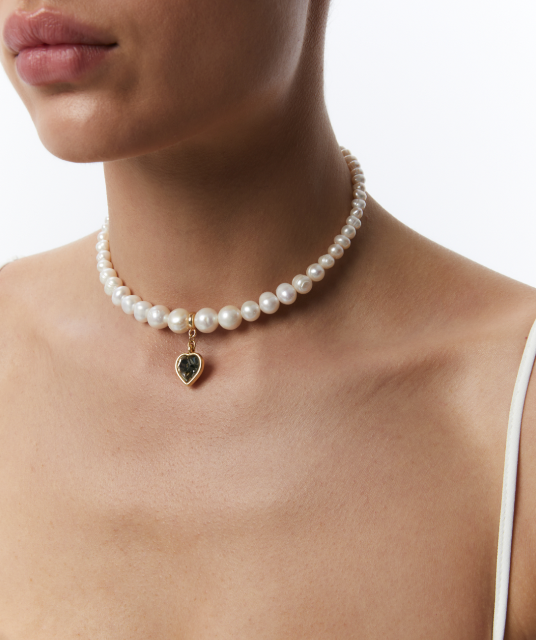 PEARLS CHOKER WITH HEART - фото 44